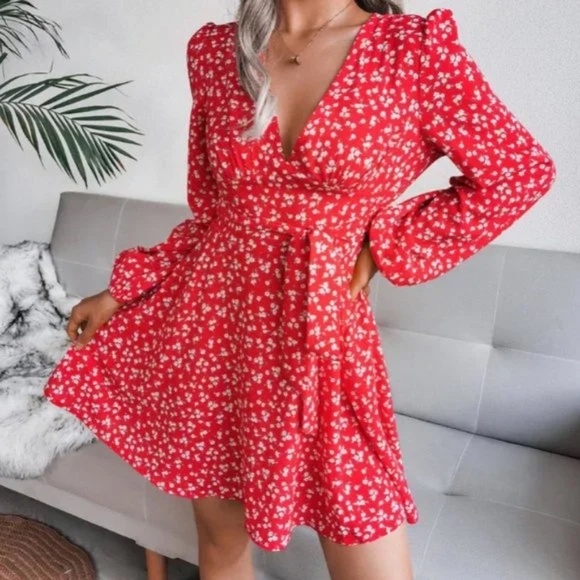 BNWT Floral Front Tie Mini Dress Size S - Picture 2 of 7